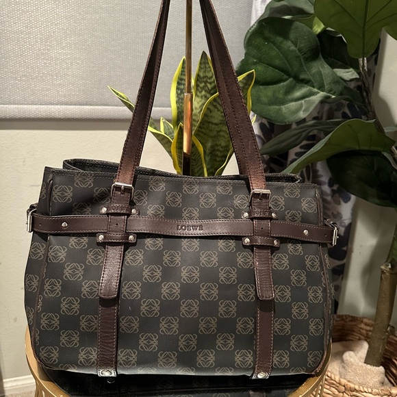 Loewe Anagram Shoulder Bag with COA & generic dustbag - Picture 3 of 16